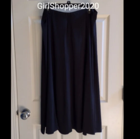 🐸Flowy Black Skirt - Picture 2 of 7